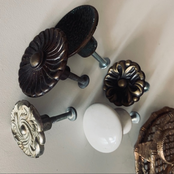 Bundle of vintage hardware drawer knobs - Picture 7 of 8